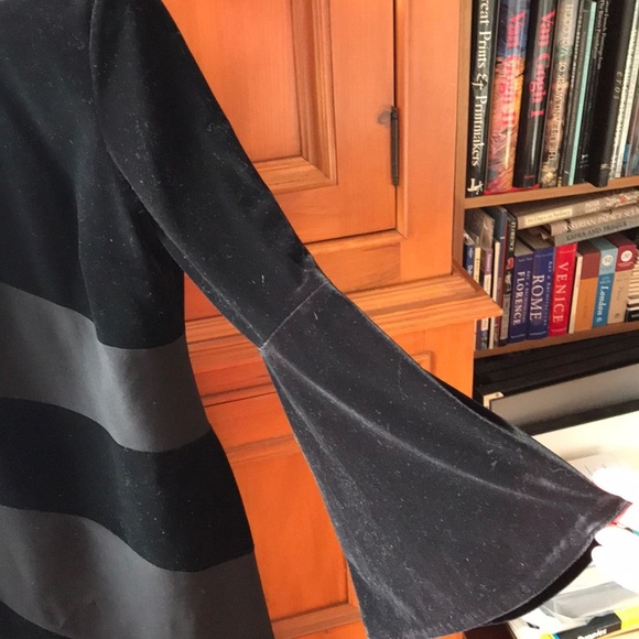 TAHARI Black Velvet & Bell Sleeves Cocktail Dress π€ $2.99 SHIPPING THIS WEEK ON - Picture 3 of 6